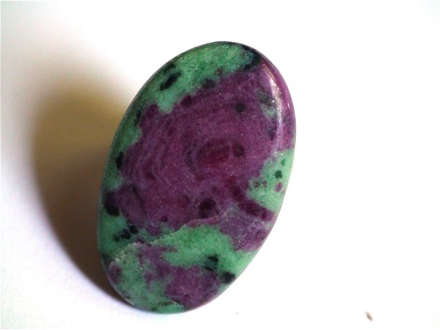 Inel reglabil din Rubin in zoisit oval - IN391 - Inel verde rosu, cadou romantic delicat, inel pietre semipretioase