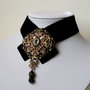 Colier choker și camee