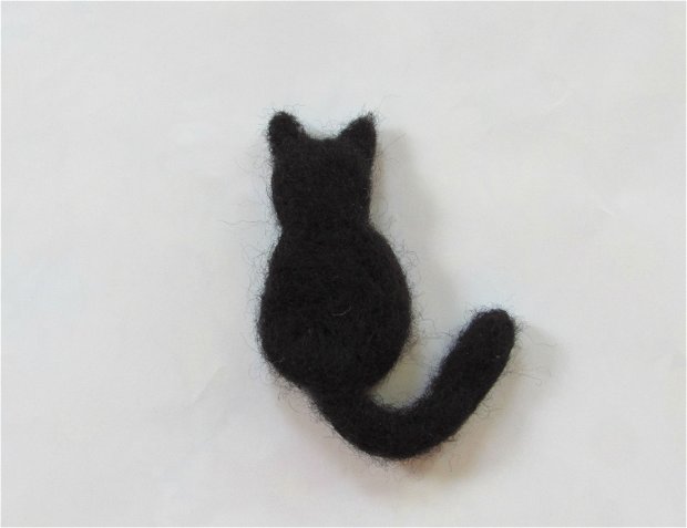 Brosa` Pisica neagra`