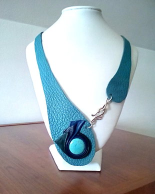 Colier piele turcuaz