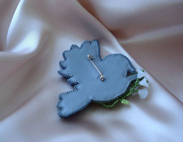 "Blue Birdie" - brosa broderie cu margele