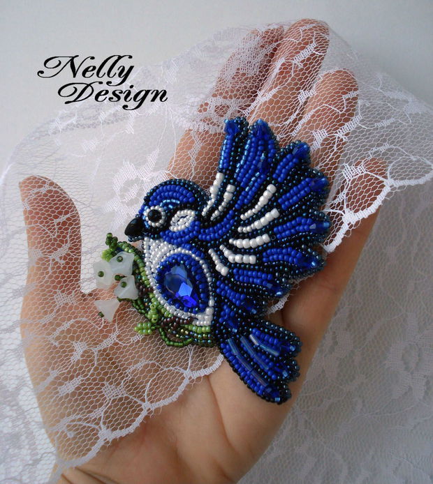 "Blue Birdie" - brosa broderie cu margele