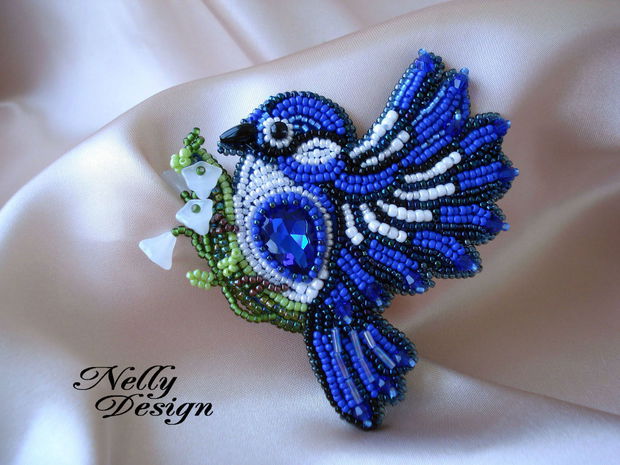 "Blue Birdie" - brosa broderie cu margele