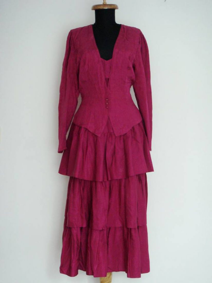 LICHIDARE DE STOC Costum vintage superb, Betty Barclay, din matase naturala zmeurie