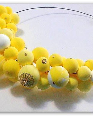 Colier unicat în nuanţe de galben şi alb fosforescent ,,Lemonade"