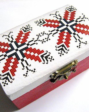 Cutie   cu motiv traditional 28945