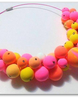 Colier unicat în nuanţe de roz neon,galben, portocaliu şi alb fosforescent  ,,Hibrid"
