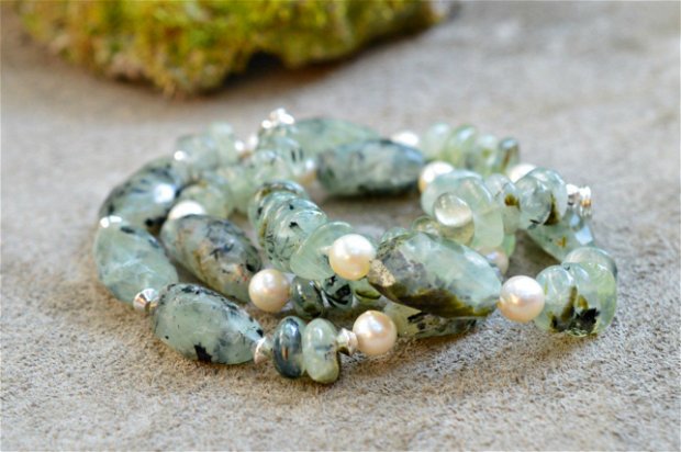 Colier  din prehnit natural si perle japoneze Akoya