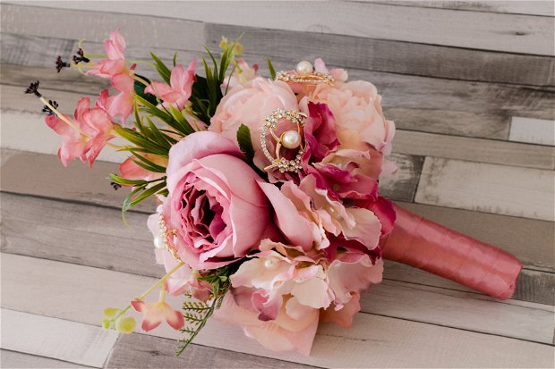 Buchet brose si flori din matase roz - crem pastel