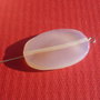 Pandantiv  din agata alba cu usoare umbre portocalii aprox 5x23.5x33.5 mm