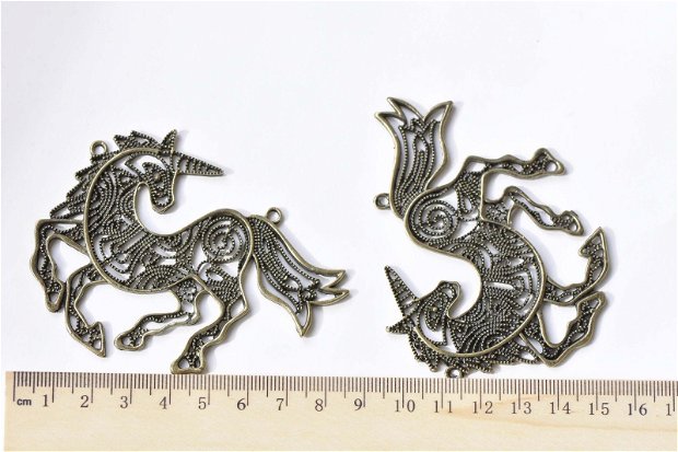 9685 - (1buc) Pandantiv, unicorn / calut, bronz filigranat, 79x59mm