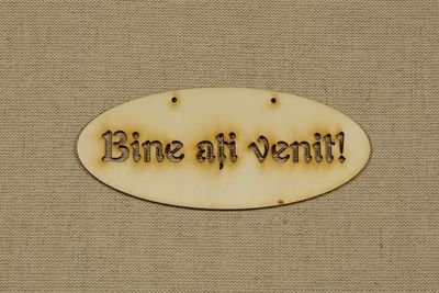 Etichete din lemn- "Bine ati venit!"-14 x6 cm(1/set)
