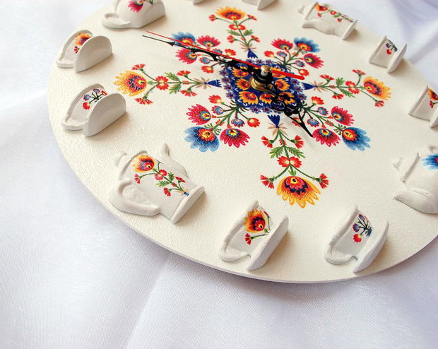 Ceas de perete cu motiv traditional 1484