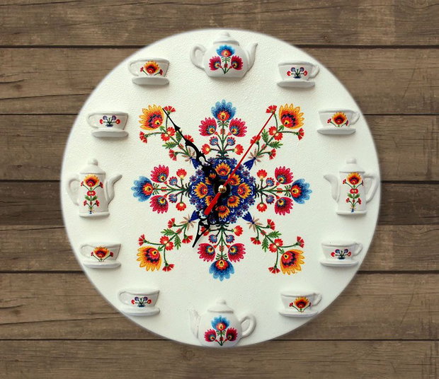 Ceas de perete cu motiv traditional 1484