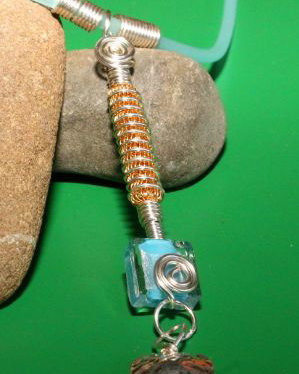 colier handmade cu pandantiv din sarma si margea lampwork - azur
