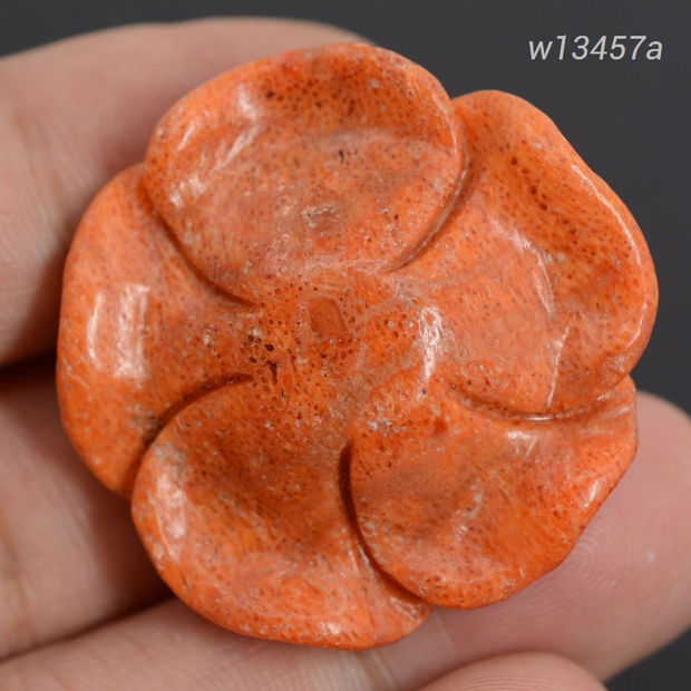 9547 - Floare sculptata manual, tip cabochon, coral poros, rosu caramiziu, 33x33x13mm