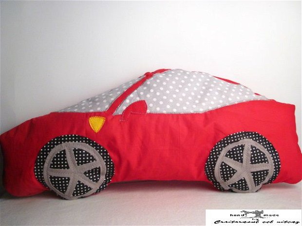 Perna in forma de masina Ferrari