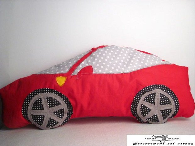 Perna in forma de masina Ferrari