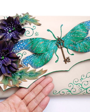 Poseta plic handmade unicat din piele naturala - Summer day Dragonfly