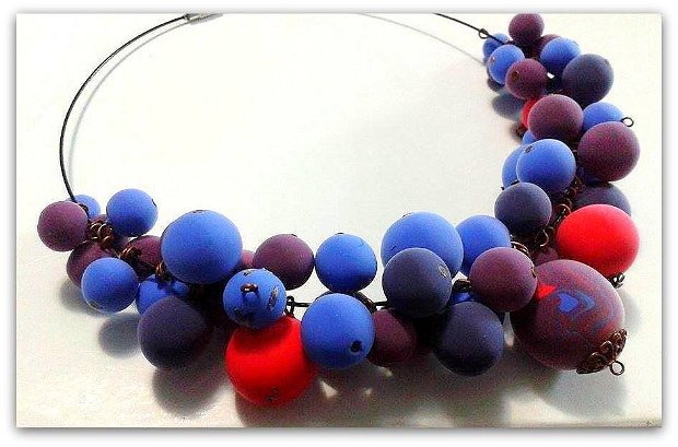 Colier unicat în nuanţe de roşu, albastru şi mov ,,Berries"