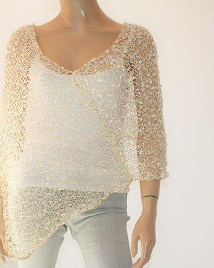 Poncho tricotat auriu