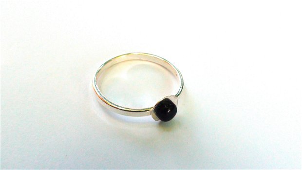 Inel delicat din Argint 925 si Onix rotund- IN398 - Inel negru, inel romantic elegant, inel pietre semipretioase