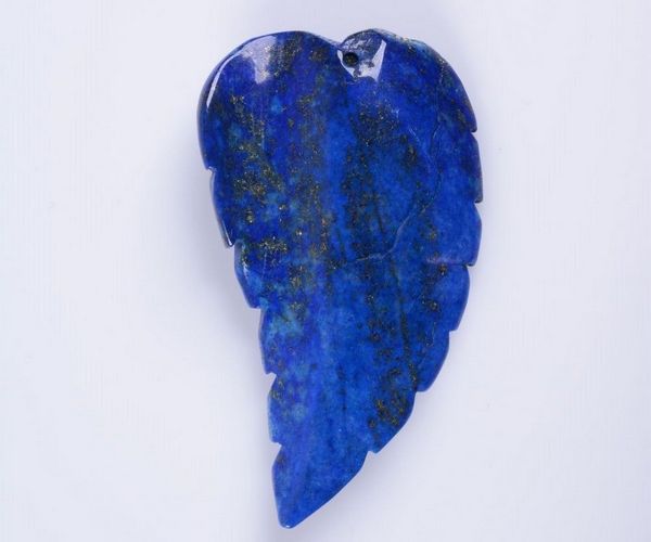 9439 - Pandantiv, frunza sculptata manual, lapis lazuli, albastru bleumarin, 73x43x10mm