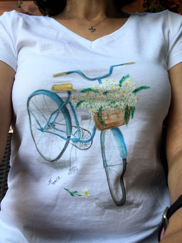 Tricou pictat "Daisy Bicycle"