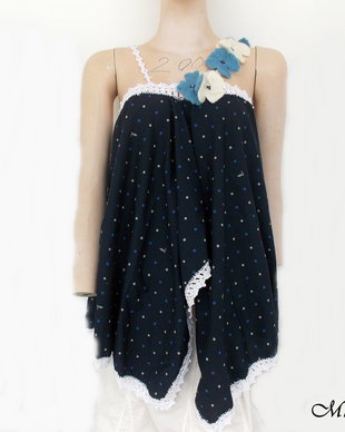 Top Boho chic cu margini crosetate si floricele impaslite