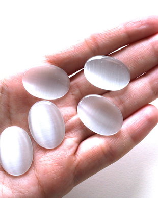 Cabochon cat eye oval