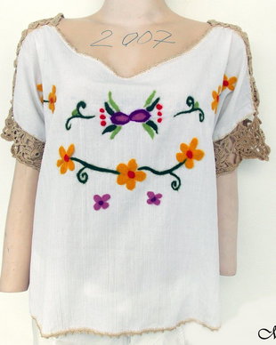 Bluza chic din panza topita de bumbac cu elemente crosetate si motiv floral impaslit