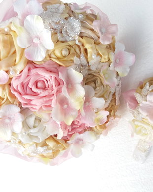 Buchet de mireasa cu cocarda mire