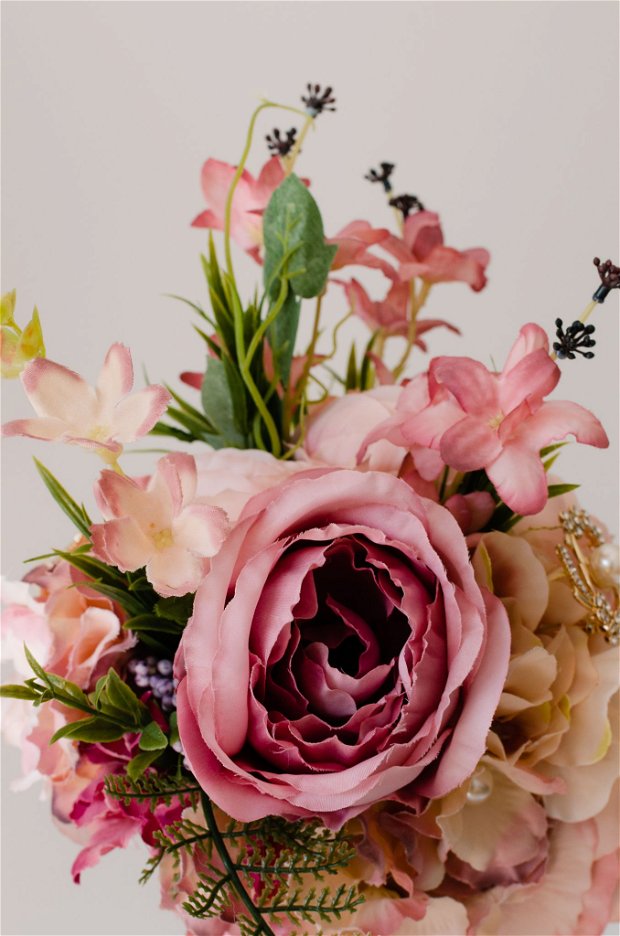 Buchet brose si flori din matase roz - crem pastel