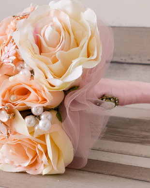 Buchet brose si flori de matase somon
