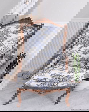 FOTOLIU  BAROC DIN LEMN MASIV CU TAPITERIE ALBA CU ALBASTRU