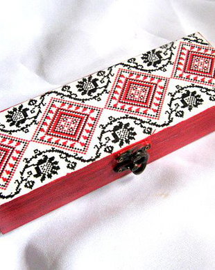 Cutie   cu motiv traditional 29347