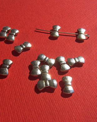 Fundita argintie aprox 10x5.5x3 mm