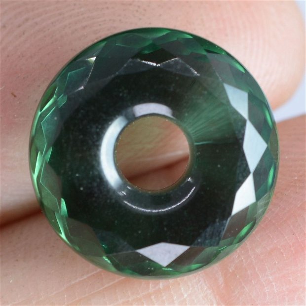 9295 - Pandantiv / charm / link, sticla fatetata, donut, verde smarald, 15x5mm