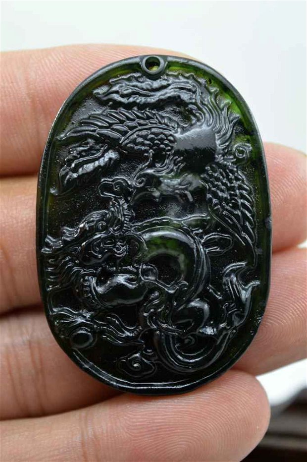 9736 - Pandantiv, jad / nephrite sculptat, dragon si pasarea phoenix, 50x34mm