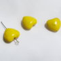 Inimioara galbena din howlit vopsit cu finisaj lucios aprox 16x16x8 mm