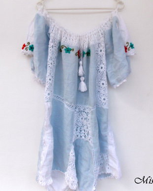 Rochita boho chic romantic, din in si bumbac, crosetata si cu broderie impaslita