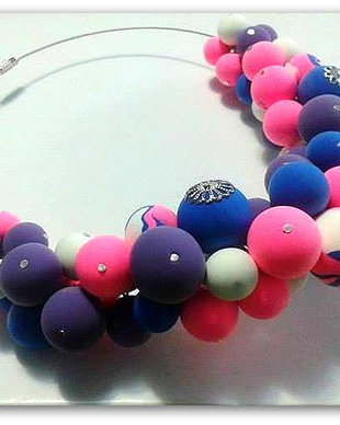 Colier unicat în nuanţe de roz neon,albastru, mov, alb fosforescent ,,Lollipop"