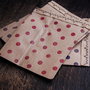Set 25 buc pungute hartie natur Polka Dots  - Rosu - si cusatura zimtata