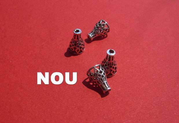 Con din argint antichizat aprox 7.5x11 mm