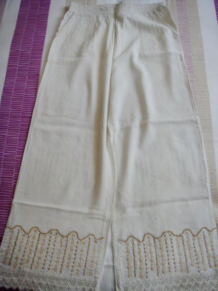 Lichidare de stoc - Pantaloni noi, din in subtire si moale, culoare natur, cu broderii