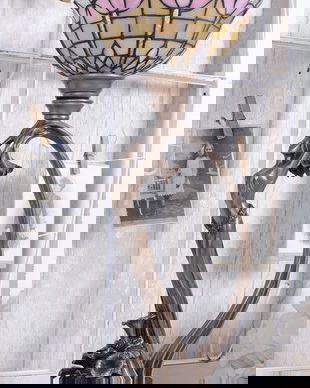 LAMPA TIFFANY CU O FEMEIE