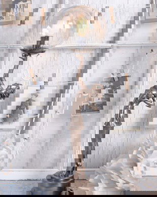 Lampa Art Deco cu o femeie cu faclie in mana