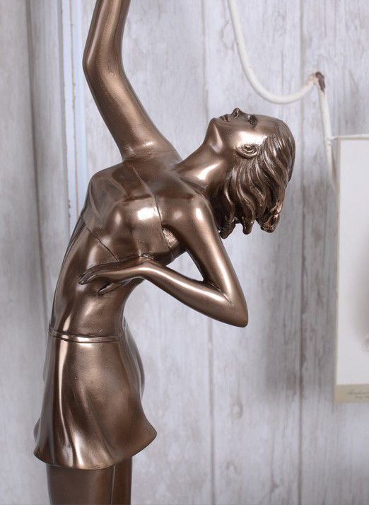 Lampa Art Deco cu o femeie cu faclie in mana