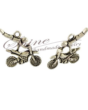 Charm motociclist arg. antic, 24x26x4mm