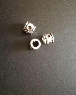 DISTANTIER 8 X 8 MM